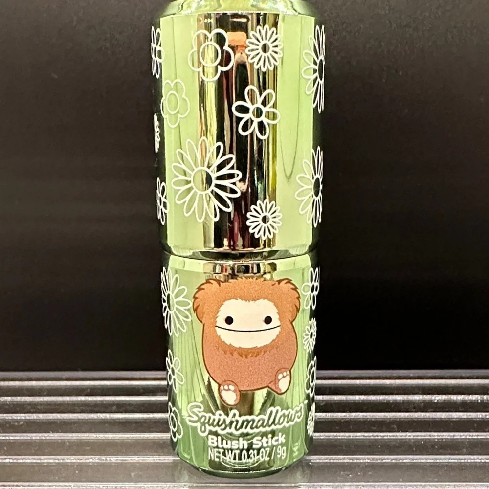 Squishmallows Shimmer Mist, Blush Stick, Eyeshadow and Lip Gloss Set.